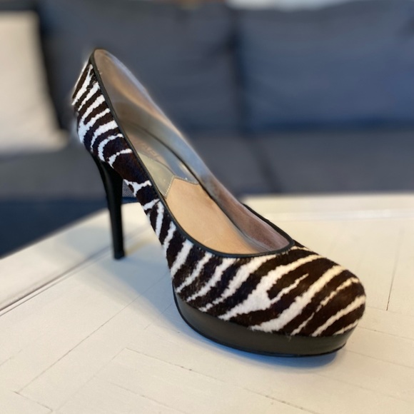 Michael Kors Calf Hair Zebra Print Women’s Round Toe Heels Size 6 - Picture 3 of 11